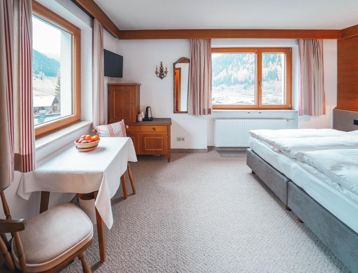 Hotel Garni Almjur St Anton am Arlberg Eksteriør billede