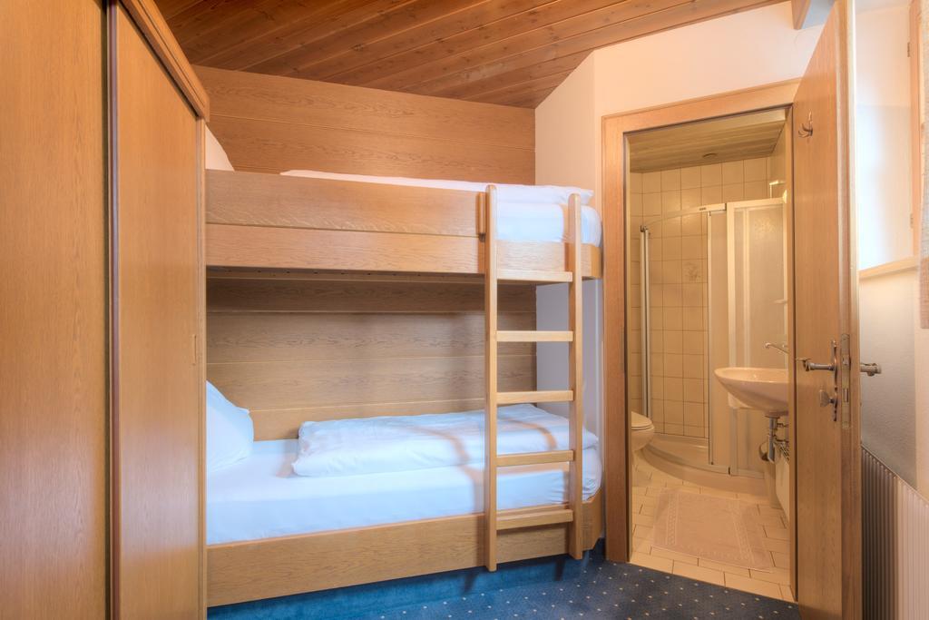 Hotel Garni Almjur St Anton am Arlberg Værelse billede