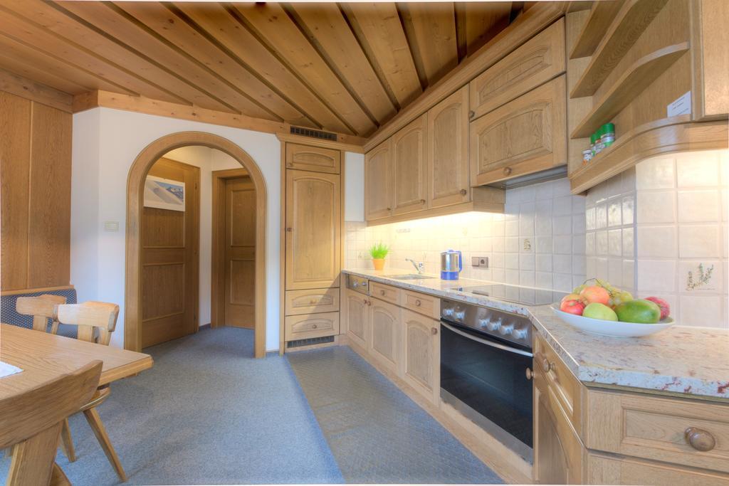 Hotel Garni Almjur St Anton am Arlberg Værelse billede