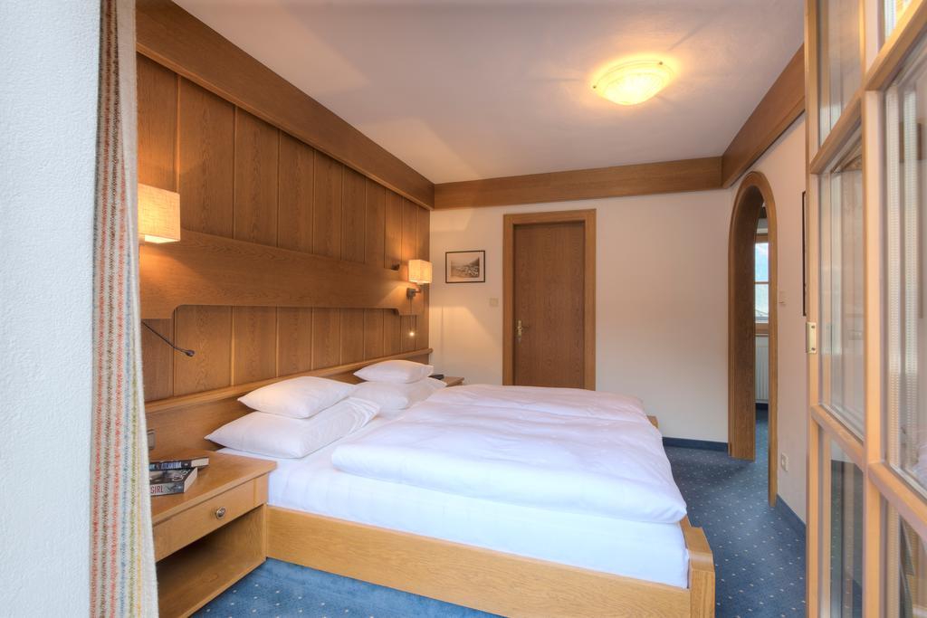 Hotel Garni Almjur St Anton am Arlberg Eksteriør billede
